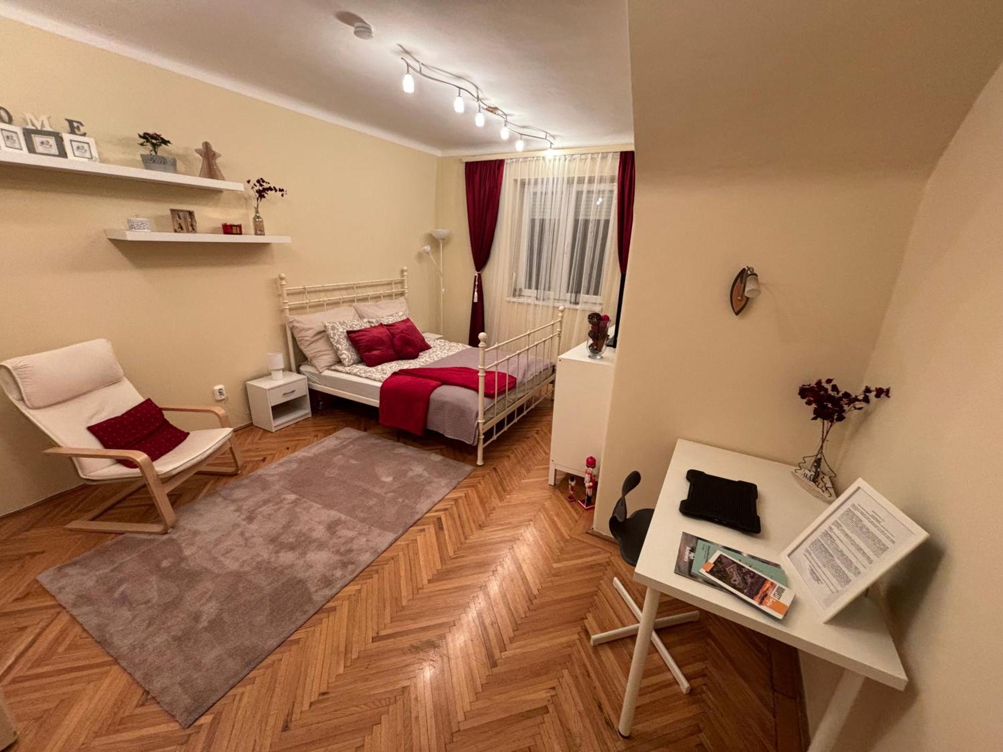 Downtown Hideaway Apartment *